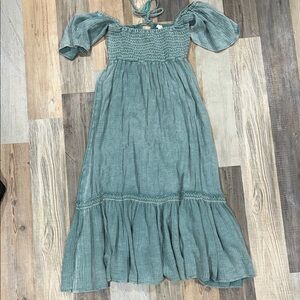 Easel Off-Shoulder Maxi peasant Dress